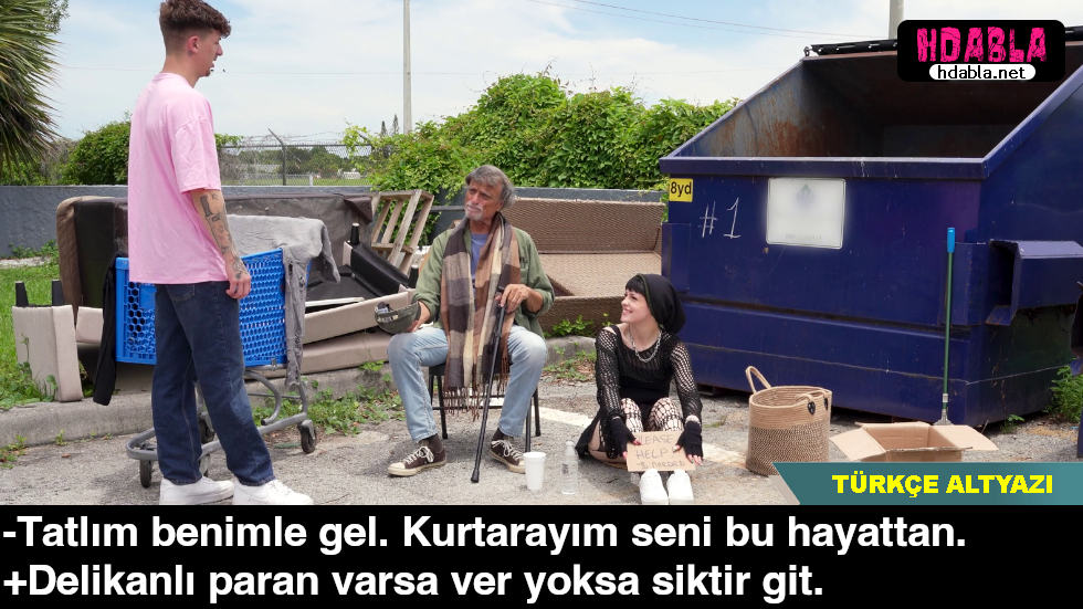 Sokakta yaşayan evsiz hatunu babasından habersiz eve götürdüm Sokakta yaşayan evsiz hatunu babasından habersiz eve götürdüm